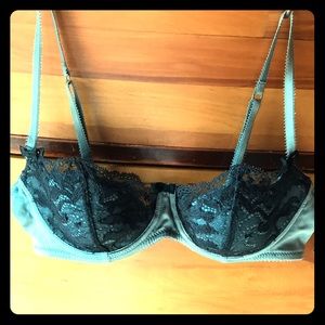 Elle McPherson Demi bra
